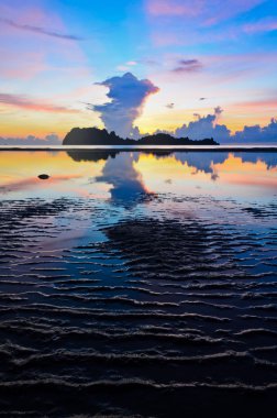 şapka sai RI Beach'te chumphon güneş doğarken