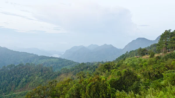 Miradouro Doi Ang Khang montanhas em Chiang Mai província de Thai — Fotografia de Stock
