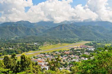 Valley kentin peyzaj yüksek açılı görünüş.