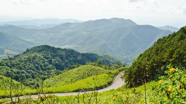 Landscape high mountain range at viewpoint Doi Mae U Ko — Stock Photo, Image