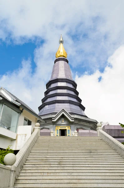 Phra Mahathat Napapolphumisiri pagoda — Stok fotoğraf