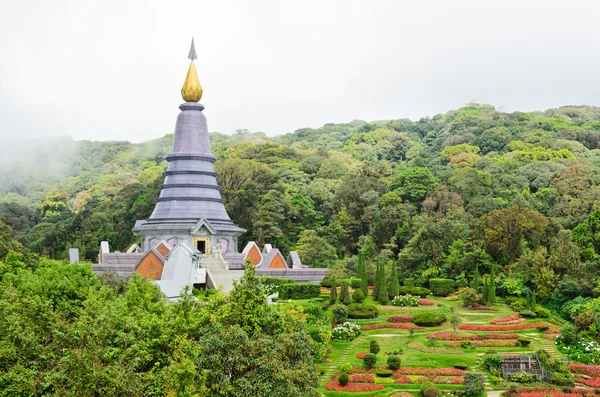 Phra Mahathat Napapolphumisiri pagoda — Stok fotoğraf