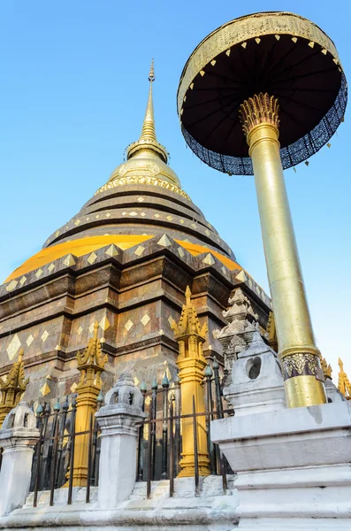 Oude pagodes op wat phra die lampang luang tempel — Stockfoto