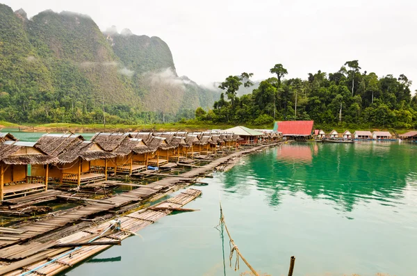 Station flottante en bambou — Photo