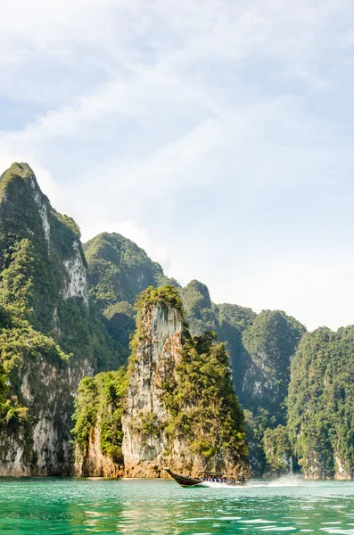 Seyahat ada ve yeşil göl ( Guilin Tayland ) — Stok fotoğraf