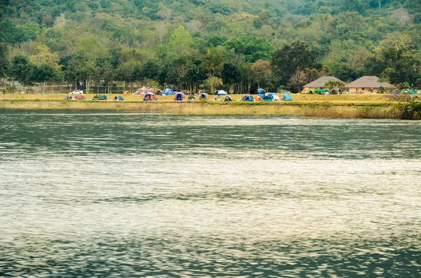 Camping waterfront — Stock Photo, Image