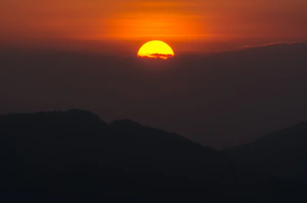 Bellissimo sole rosso — Foto Stock