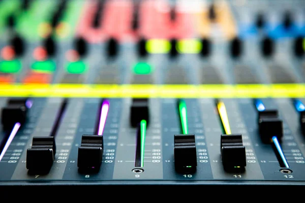 Närbild Reglagen Och Knapparna Audio Mixing Desk Vid Live Event — Stockfoto