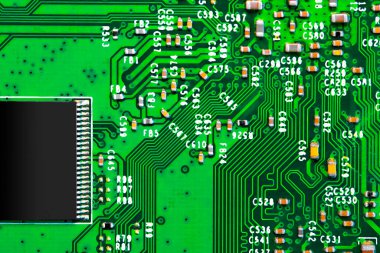 PC devre kartındaki bileşenleri ve mikroçipleri kapat