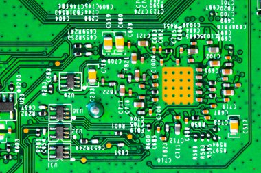 PC devre kartındaki bileşenleri ve mikroçipleri kapat