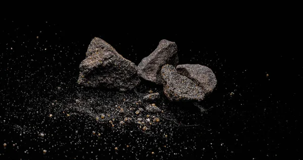 Макро Закрыть Изображение Сырья Платиновой Хромовой Руды Породы Изолированы Черном — стоковое фото