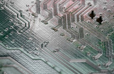 Modem yönlendiricisinin PC devre kartındaki yazdırılmış kabloları kapat