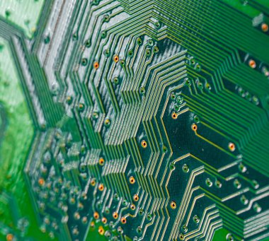 Modem yönlendiricisinin PC devre kartındaki yazdırılmış kabloları kapat