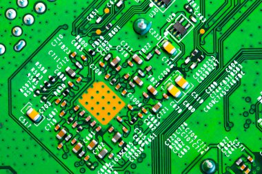 PC devre kartındaki bileşenleri ve mikroçipleri kapat