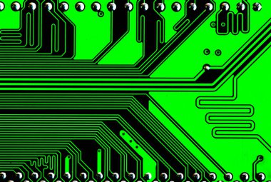 Yeşil PC devre kartındaki yazdırılmış kabloları kapat