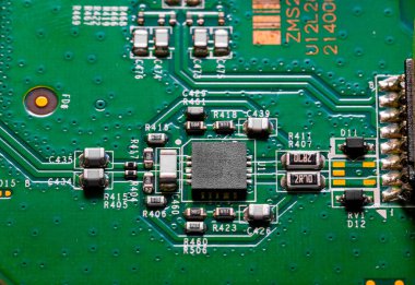 PC devre kartındaki bileşenleri ve mikroçipleri kapat