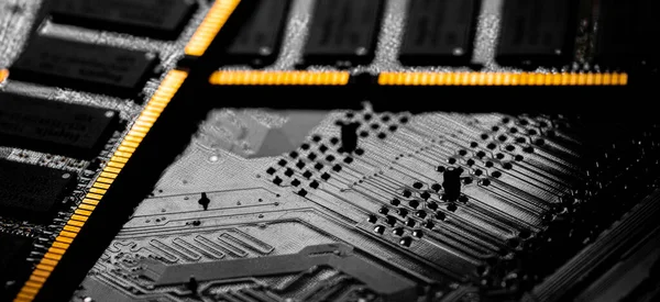 マクロコンピュータRamチップの閉じる Pcマザーボード用のランダムアクセスメモリチップスロット — ストック写真
