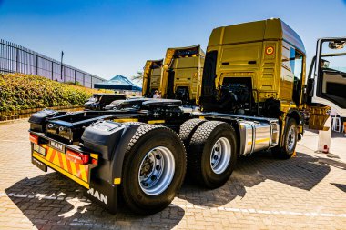 Cape Town, Güney Afrika - 17 Şubat 2022: MAN Trucks markası Semi Truck 'ın Disla' daki arka görüntüsü