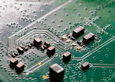 Modem yönlendiricisinin PC devre kartındaki yazdırılmış kabloları kapat