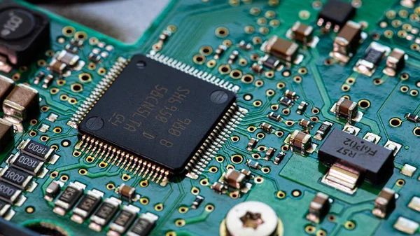 Macro Cierre Componentes Microchips Placa Circuito Unidad Disco Duro — Foto de Stock