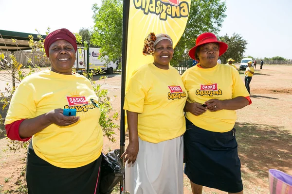 Johannesburg Südafrika September 2015 Afrikanische Gemeindemitglieder Vor Dem Rathaus — Stockfoto