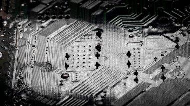 PC devre kartındaki yazdırılmış kabloları ve lehimlemeyi kapat 