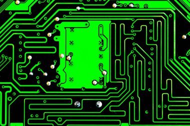 Yeşil PC devre kartındaki yazdırılmış kabloları kapat