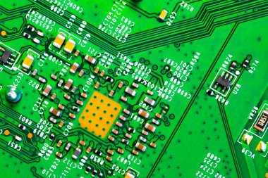 PC devre kartındaki bileşenleri ve mikroçipleri kapat