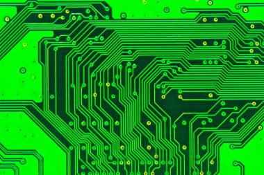 Yeşil PC devre kartındaki yazdırılmış kabloları kapat