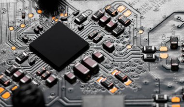 PC devre kartındaki bileşenleri ve mikroçipleri kapat