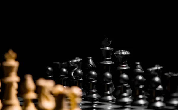 Großaufnahme Von Schachfiguren Auf Einer Reflektierenden Spiegelbrettfläche Mit Schlichtem Schwarzem — Stockfoto