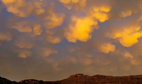 Nubes Cúmulos Estratos Espectacular Cielo Atardecer Sobre Ciudad Del Cabo — Foto de Stock