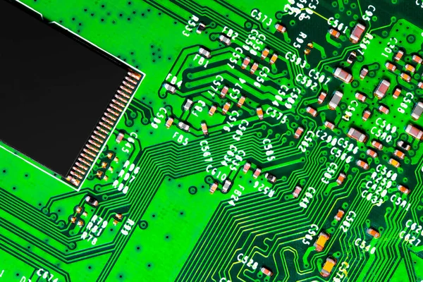 PC devre kartındaki bileşenleri ve mikroçipleri kapat