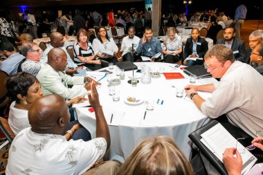 Johannesburg, Güney Afrika - 28 Kasım 2013: Bir ağ ve liderlik atölyesine katılan çeşitli delegeler