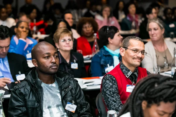 Johannesburg, Güney Afrika - 20 Ağustos 2014: Küçük bir konferansa katılan çeşitli delegeler