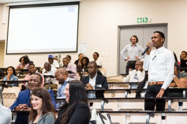 Johannesburg, Güney Afrika - 16 Kasım 2016: Konferans salonunda bir iş konferansına katılan delegeler