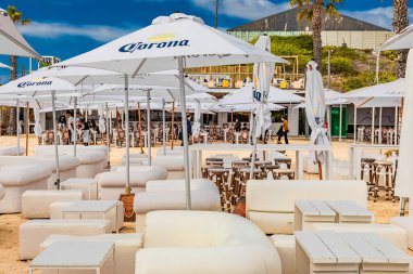 Cape Town, Güney Afrika - 12 Mayıs 2022: Grand Africa Cafe and Beachfront bar and restaurant