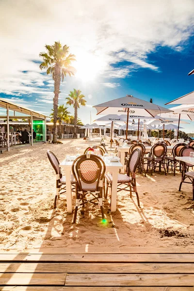 Cape Town, Güney Afrika - 12 Mayıs 2022: Grand Africa Cafe and Beachfront bar and restaurant