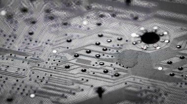 PC devre kartındaki yazdırılmış kabloları ve lehimlemeyi kapat 