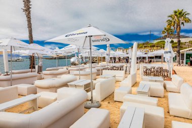 Cape Town, Güney Afrika - 12 Mayıs 2022: Grand Africa Cafe and Beachfront bar and restaurant