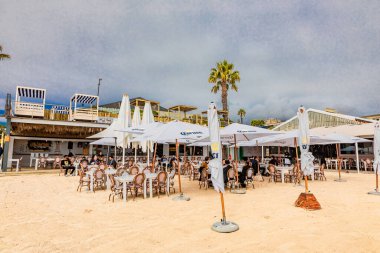Cape Town, Güney Afrika - 12 Mayıs 2022: Grand Africa Cafe and Beachfront bar and restaurant