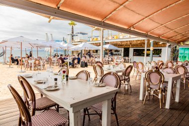 Cape Town, Güney Afrika - 12 Mayıs 2022: Grand Africa Cafe and Beachfront bar and restaurant