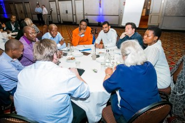 Johannesburg, Güney Afrika - 28 Kasım 2013: Bir ağ ve liderlik atölyesine katılan çeşitli delegeler