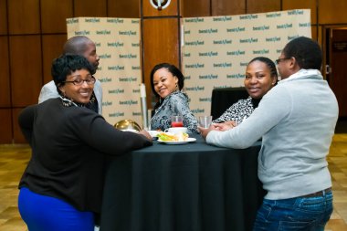 Johannesburg, Güney Afrika - 30 Mayıs 2014: Şirket konferansında delegeler ağı kuruluyor