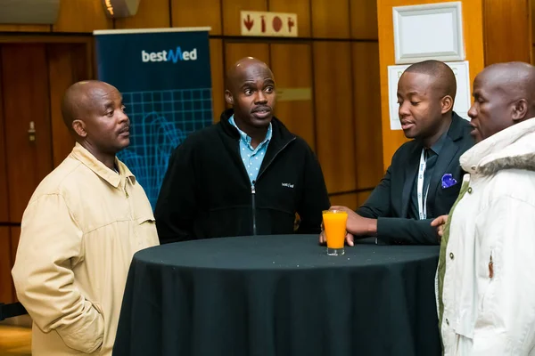 Johannesburg, Güney Afrika - 30 Mayıs 2014: Şirket konferansında delegeler ağı kuruluyor