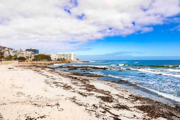 Cape Town Güney Afrika 'nın Atlantik kıyısındaki Sea Point gezinti alanı