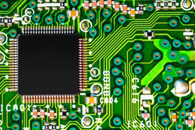 PC devre kartındaki bileşenleri ve mikroçipleri kapat