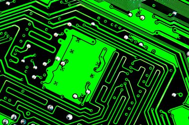 Yeşil PC devre kartındaki yazdırılmış kabloları kapat