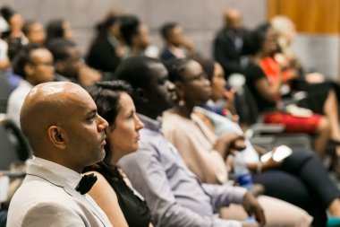 Johannesburg, Güney Afrika - 9 Şubat 2017: Konferans salonunda bir konferansa katılan delegeler