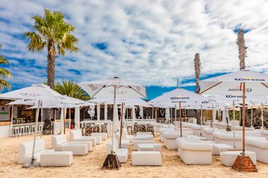 Cape Town, Güney Afrika - 12 Mayıs 2022: Grand Africa Cafe and Beachfront bar and restaurant